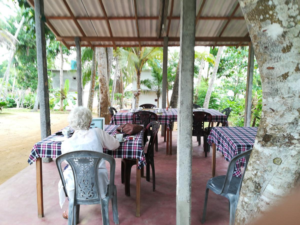 Star Beach Hotel Tangalle Buitenkant foto