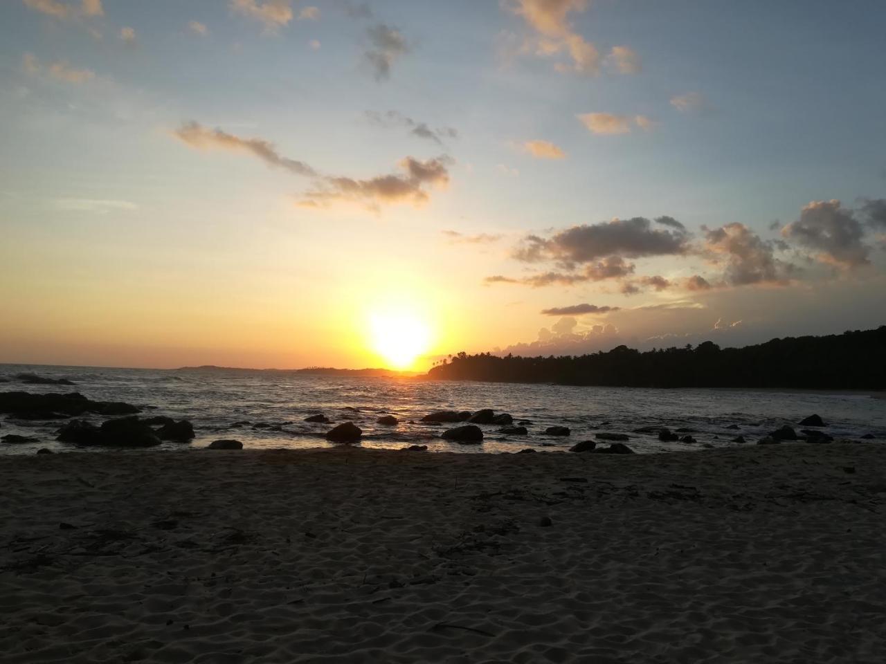 Star Beach Hotel Tangalle Buitenkant foto